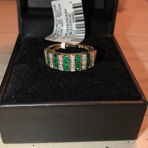 Beautiful emerald ring😍